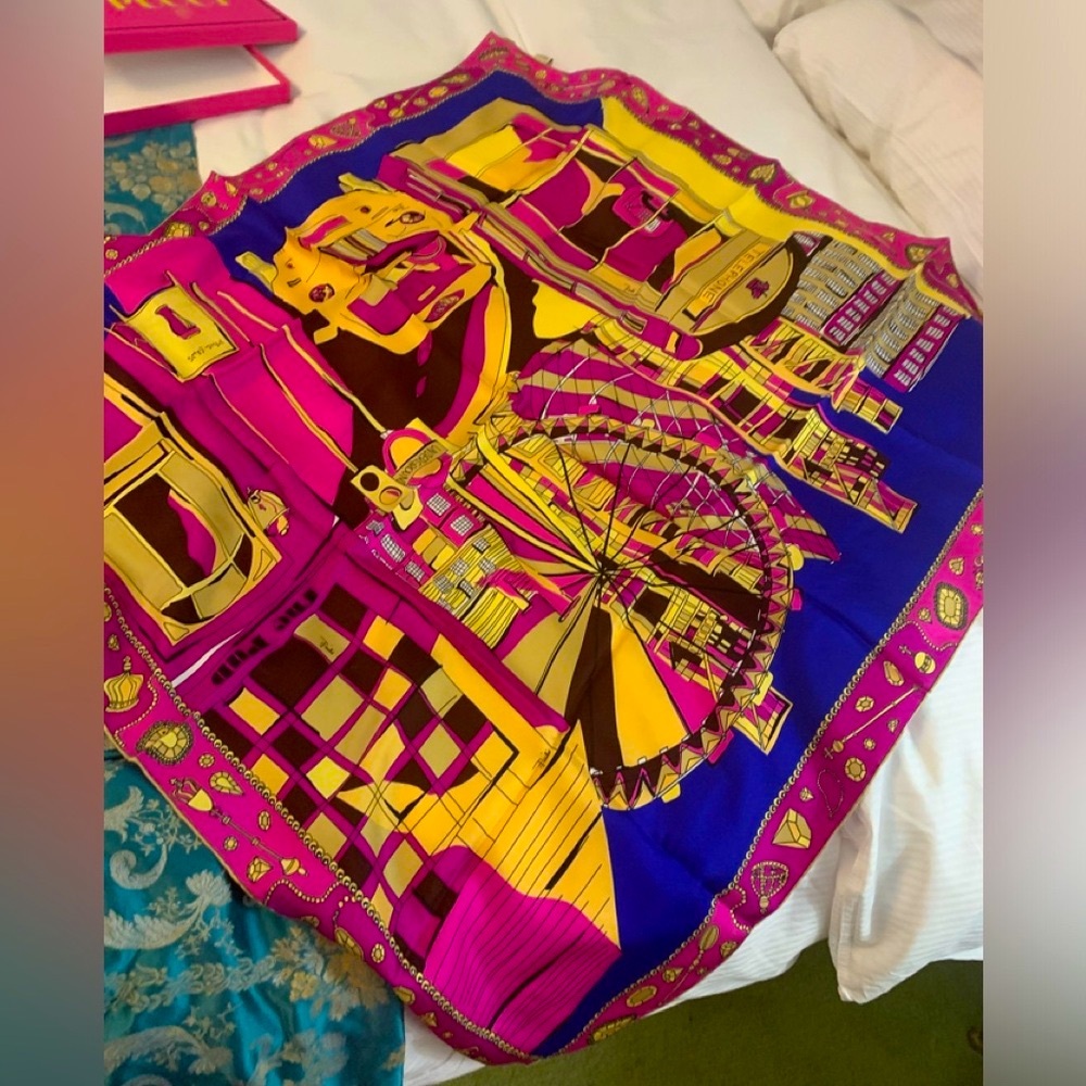 Absolutely beautiful, authentic brand new 100%silk Emilio Pucci large scarf - Picture 5 of 8